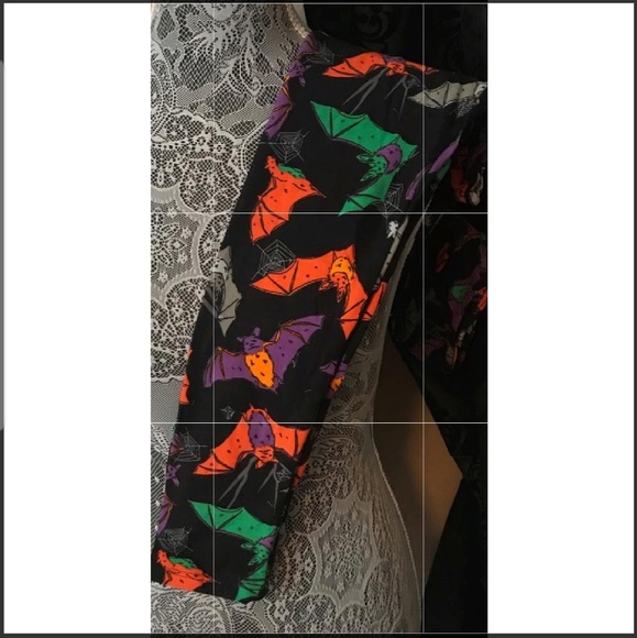 HALLOWEEN Tween Bats and Webs. NWOT - Picture 1 of 3